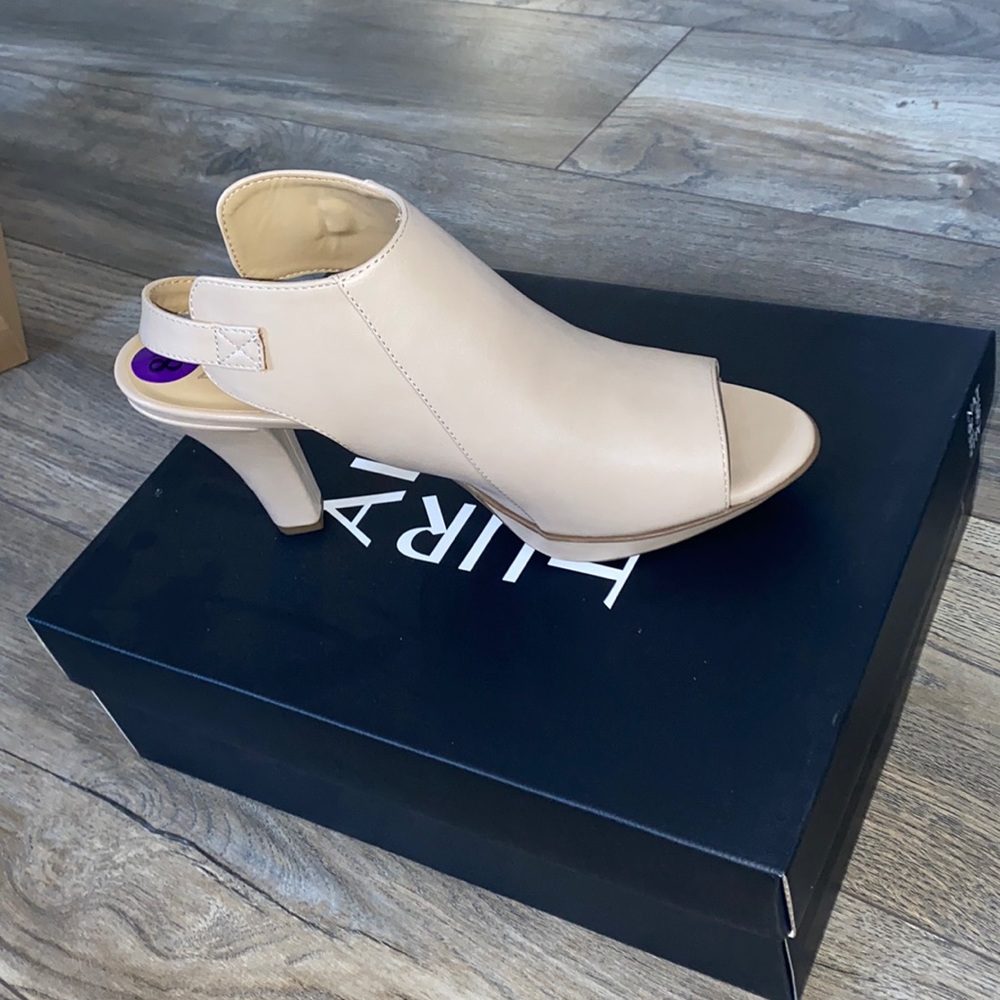 BRAND NEW Naturalizer Nude Heels